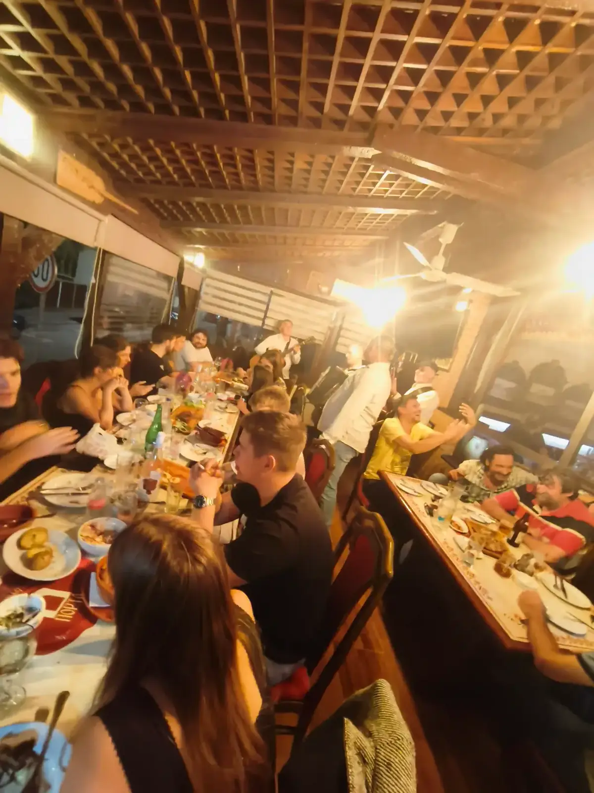Večera uz živu muziku — kafana Porta Crveni Pevac, Niš